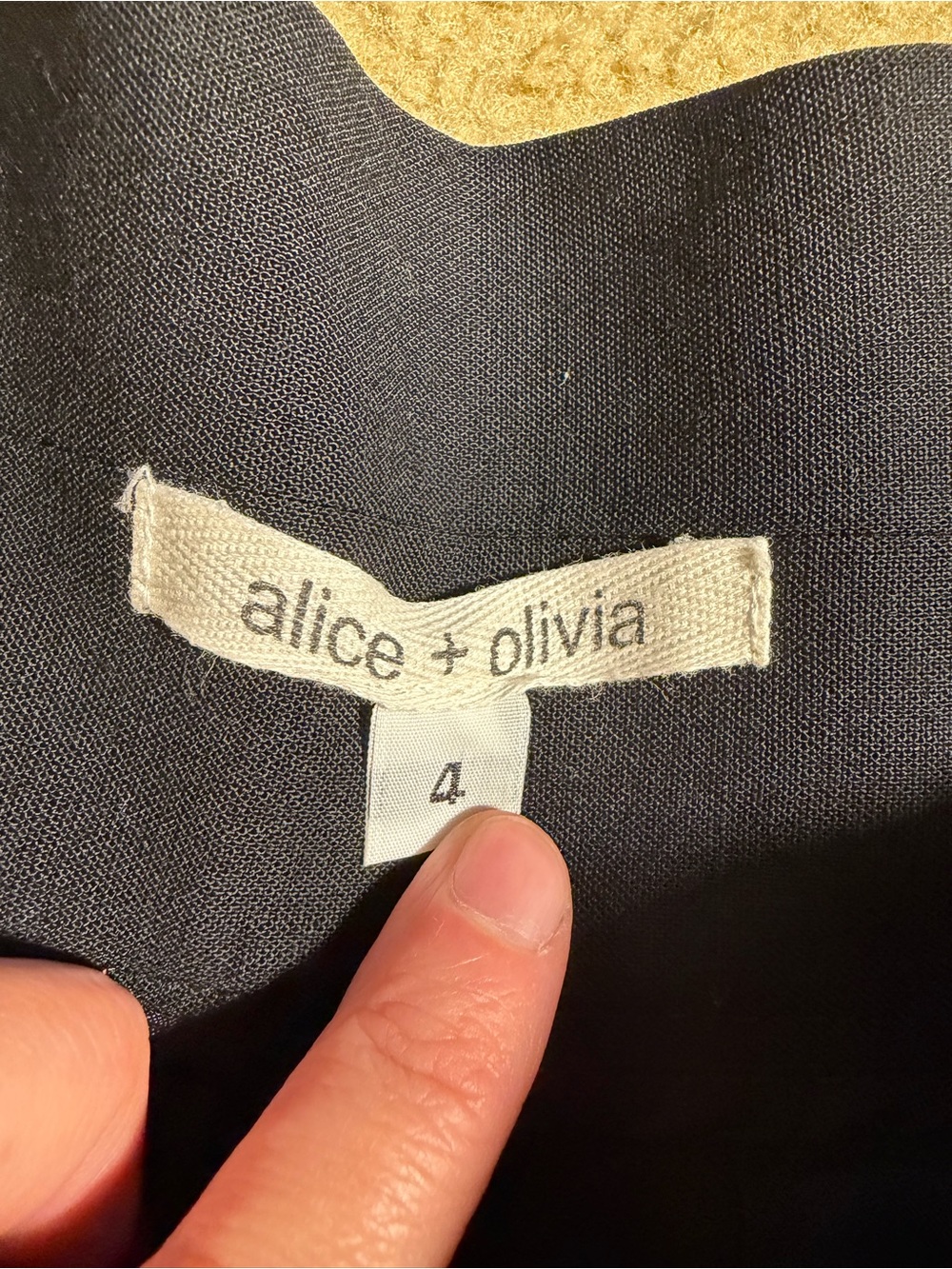 Alice + Olivia Black High Waist Belted Pleated Shorts Women’s Size 4 - Picture 2 of 7